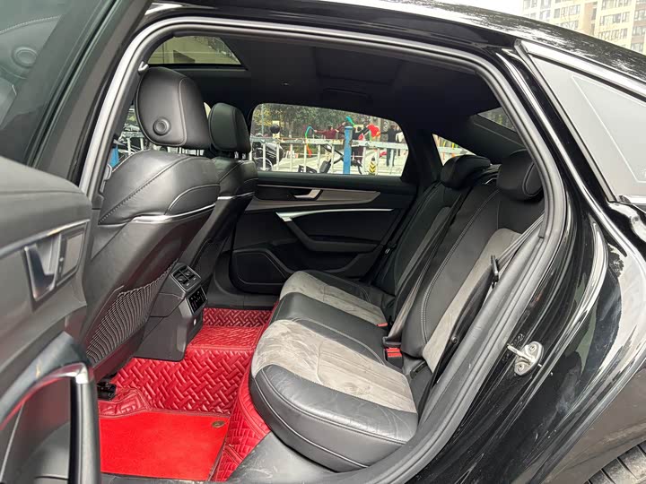 Фото 8 - Audi A6L