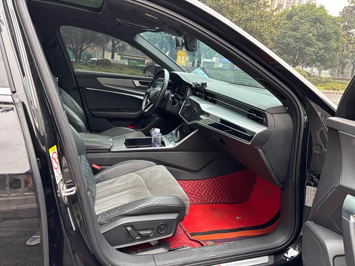 Фото 9 - Audi A6L