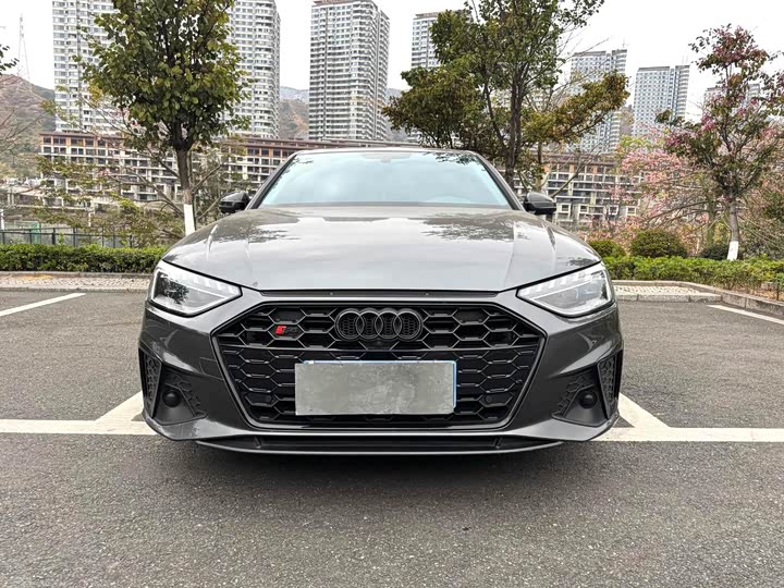 Фото 2 - Audi A4L