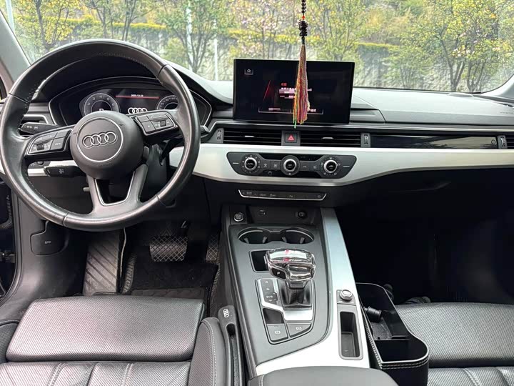 Фото 5 - Audi A4L