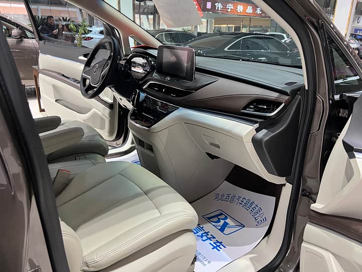 Фото 6 - Buick GL8 ES