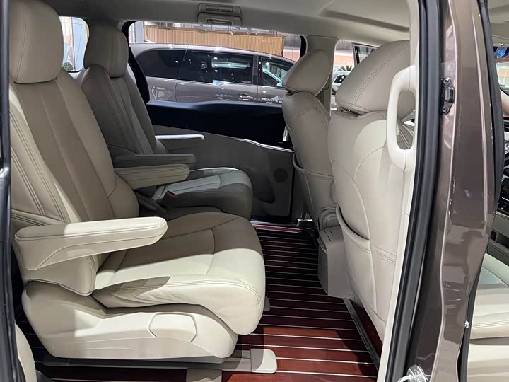 Фото 8 - Buick GL8 ES