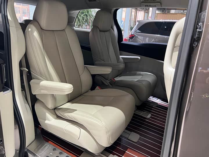 Фото 9 - Buick GL8 ES