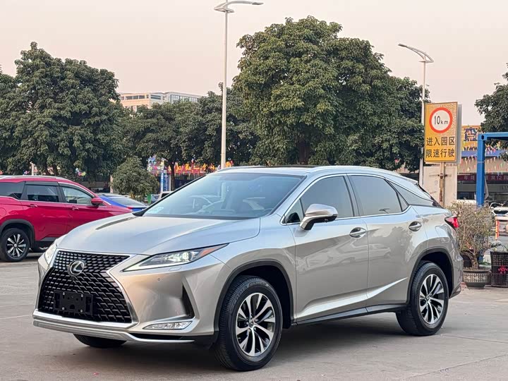 Фото 1 - Lexus RX