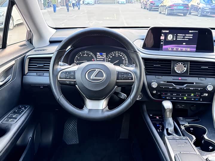 Фото 4 - Lexus RX