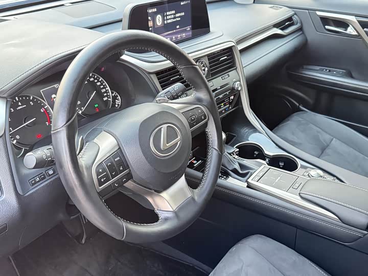 Фото 8 - Lexus RX