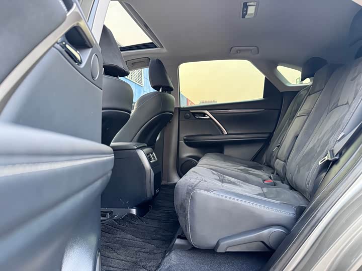 Фото 9 - Lexus RX