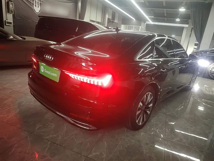 Фото 7 - Audi A6L