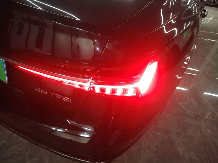 Фото 8 - Audi A6L