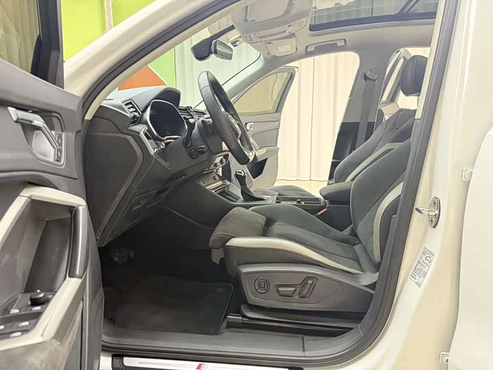 Фото 3 - Audi Q3