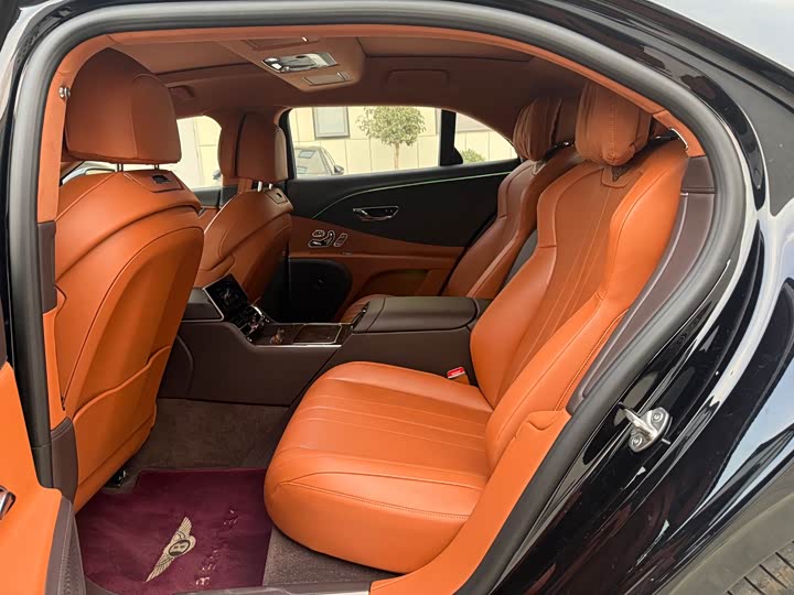 Фото 8 - Bentley Flying Spur