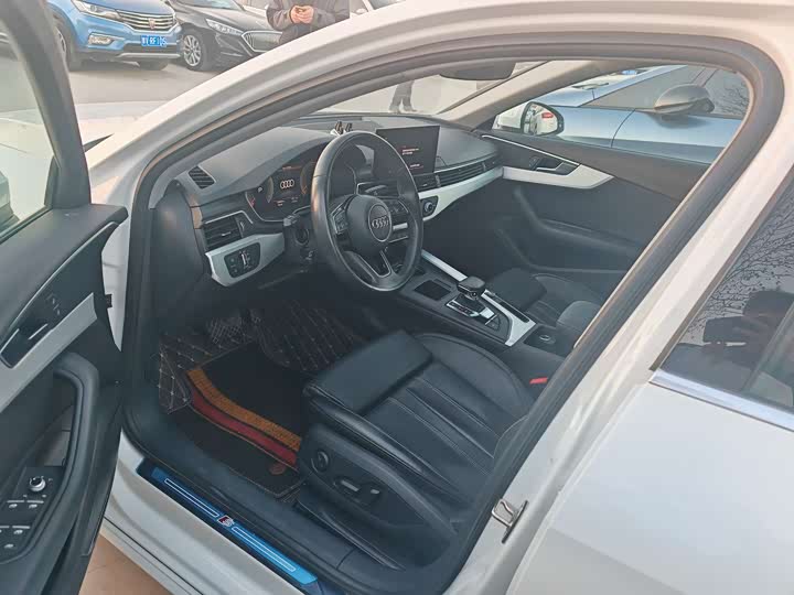 Фото 4 - Audi A4L