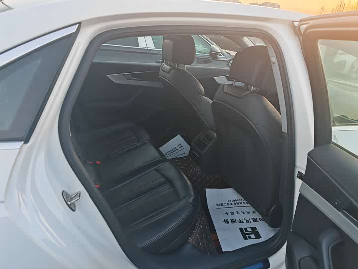 Фото 7 - Audi A4L