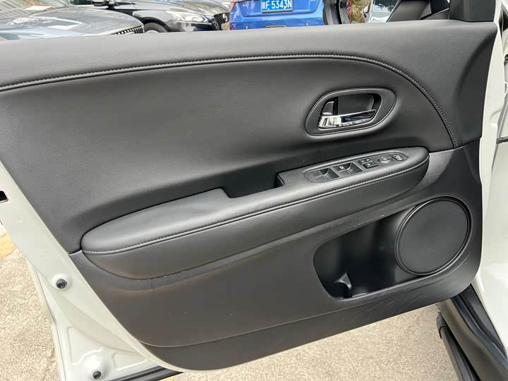 Фото 7 - Honda Vezel