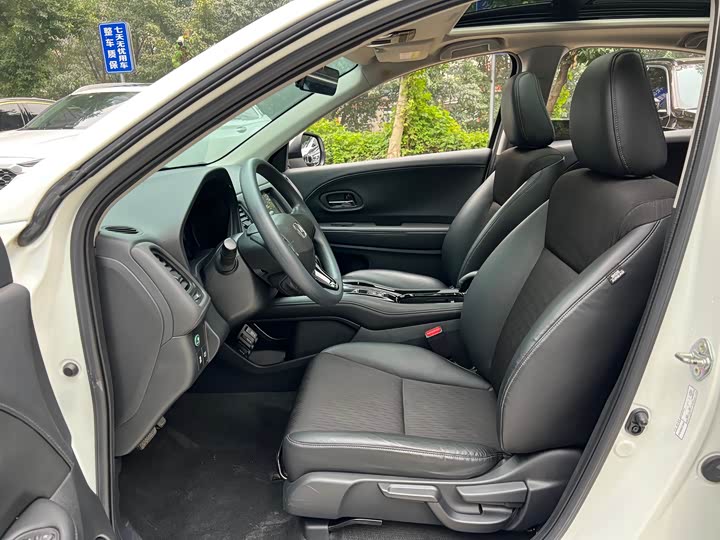 Фото 8 - Honda Vezel