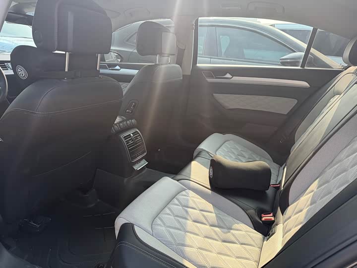 Фото 5 - Volkswagen Magotan