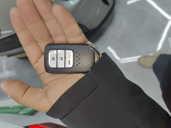 Фото 9 - Honda Accord