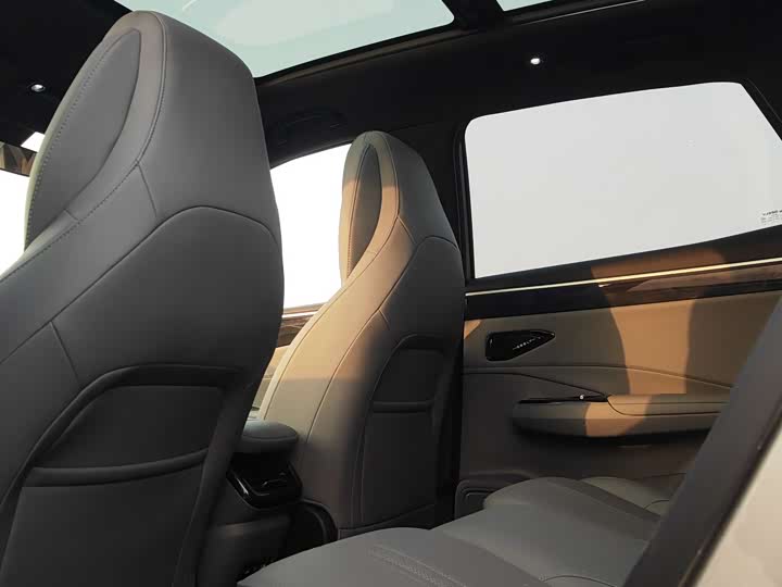 Фото 7 - Geely Galaxy L7