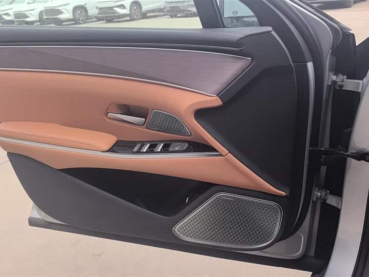 Фото 7 - BYD Han L