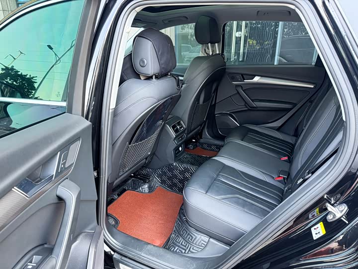 Фото 6 - Audi Q5L