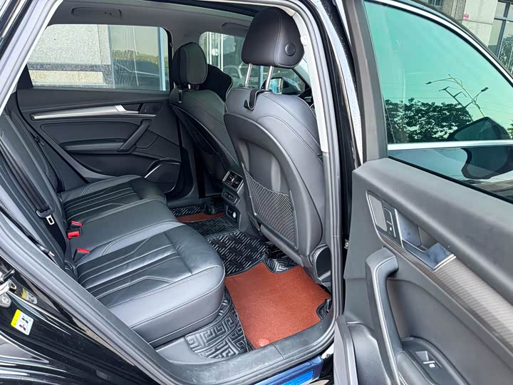 Фото 9 - Audi Q5L