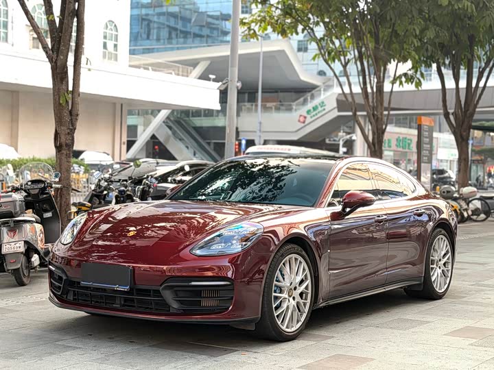 Фото 1 - Porsche Panamera