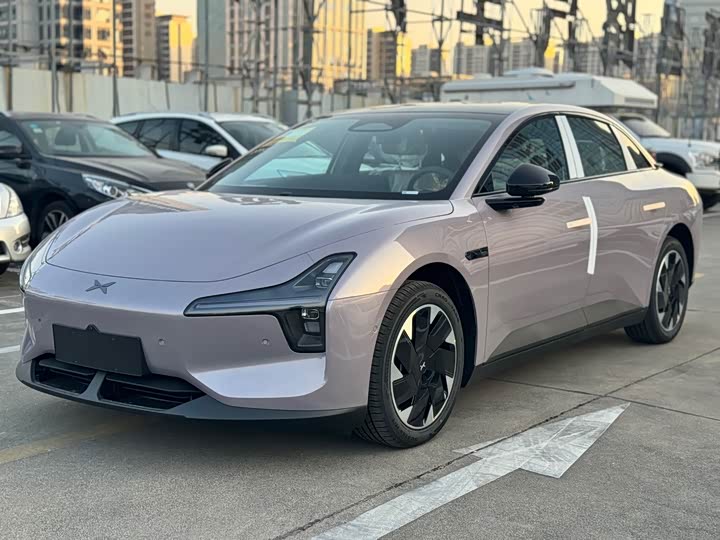 Фото 1 - XPeng Mona M03