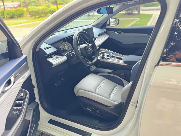 Фото 4 - Geely Preface