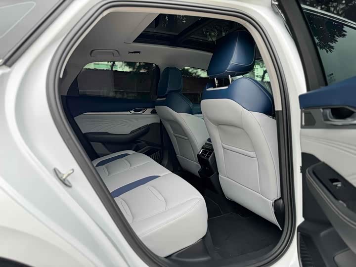 Фото 6 - Geely Preface