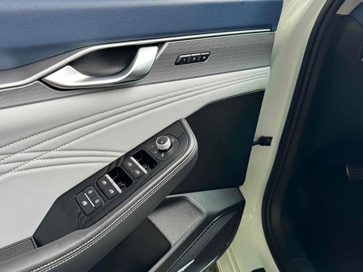 Фото 8 - Geely Preface