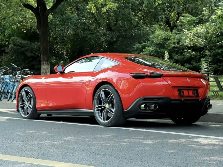 Фото 3 - Ferrari Roma