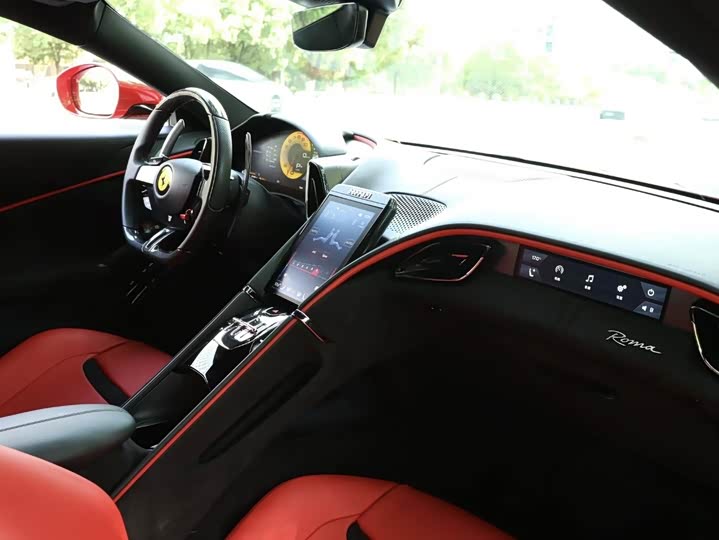 Фото 5 - Ferrari Roma