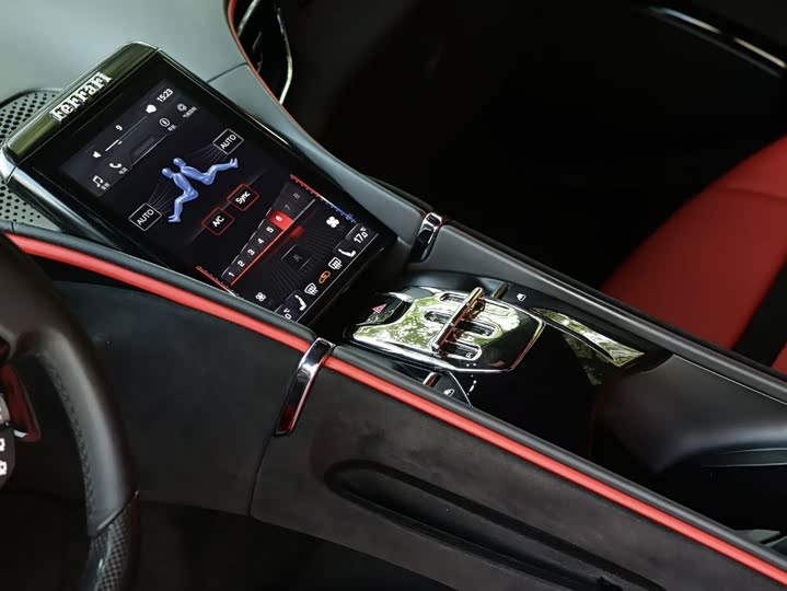 Фото 6 - Ferrari Roma