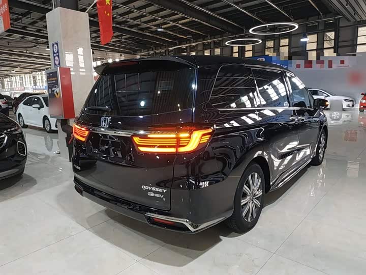 Фото 7 - Honda Odyssey