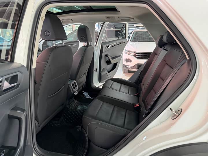 Фото 8 - Volkswagen T-Roc