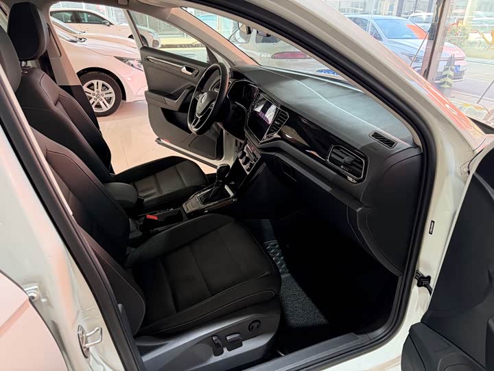 Фото 9 - Volkswagen T-Roc