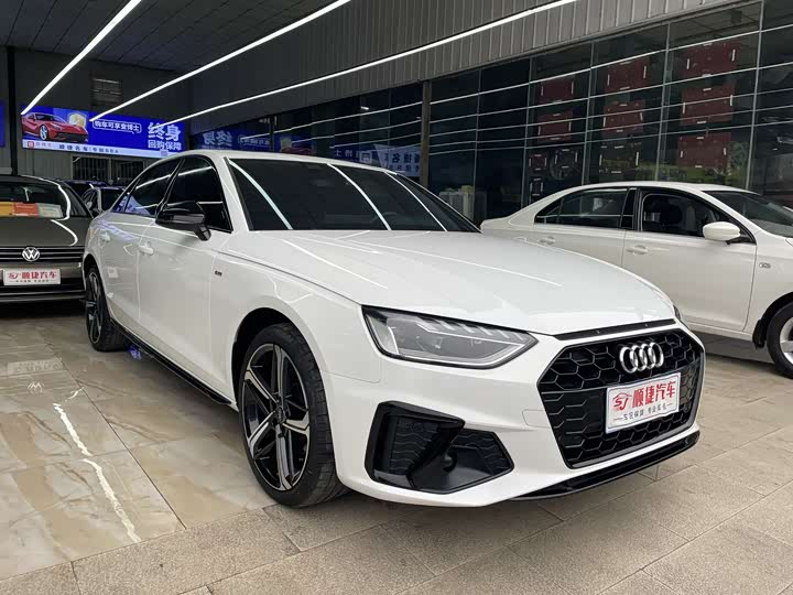 Фото 3 - Audi A4L