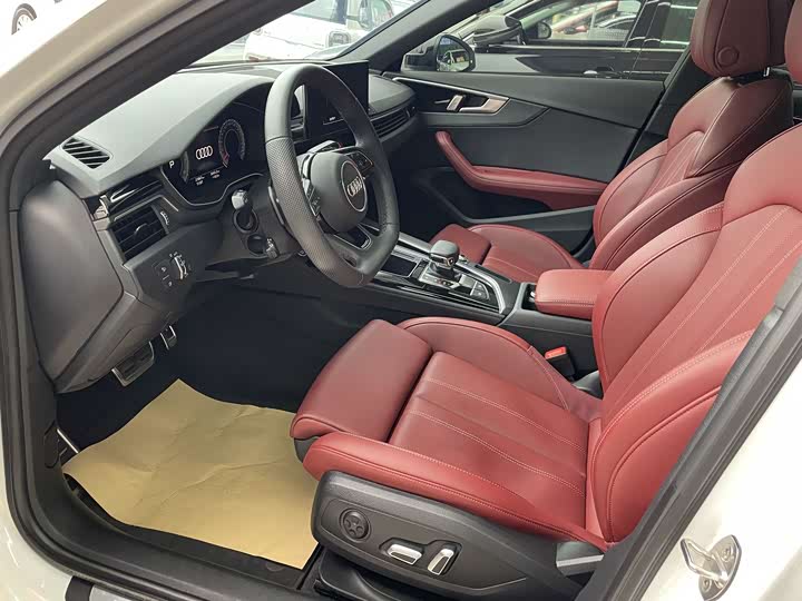 Фото 4 - Audi A4L