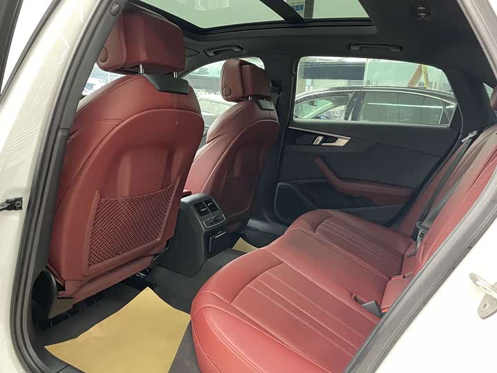 Фото 5 - Audi A4L