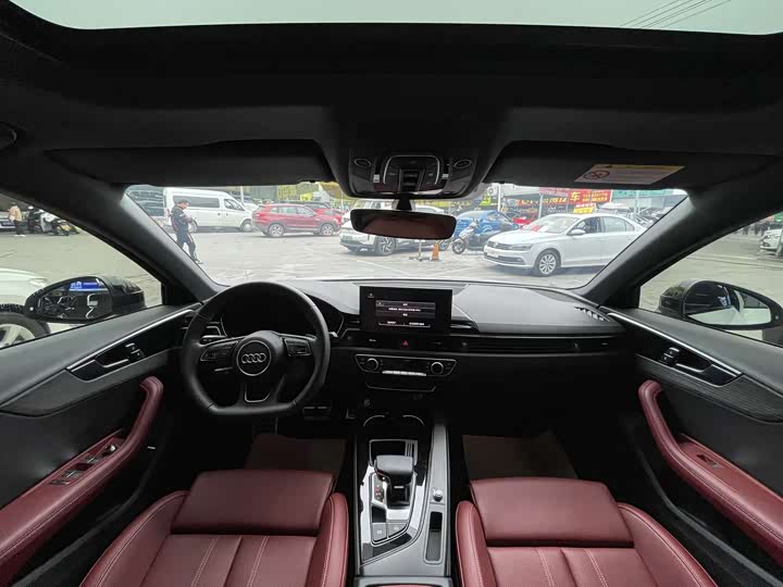 Фото 8 - Audi A4L