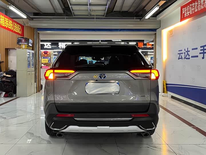 Фото 4 - Toyota RAV4