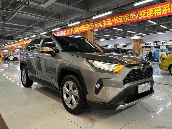 Фото 6 - Toyota RAV4