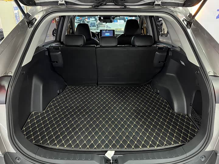 Фото 8 - Toyota RAV4