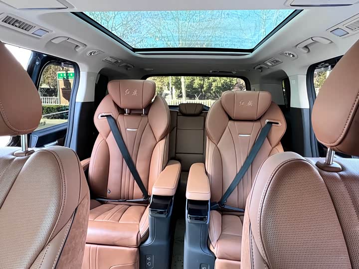 Фото 8 - Hongqi HQ9