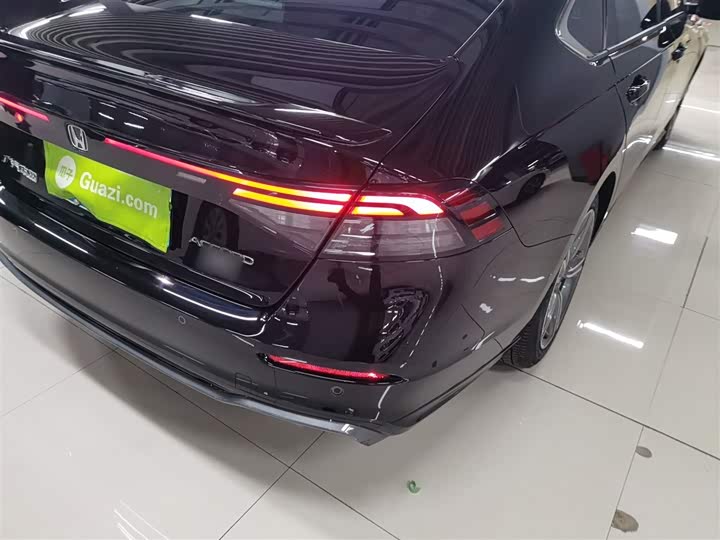 Фото 8 - Honda Accord