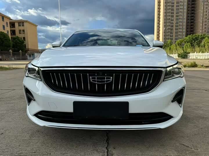 Фото 2 - Geely Emgrand