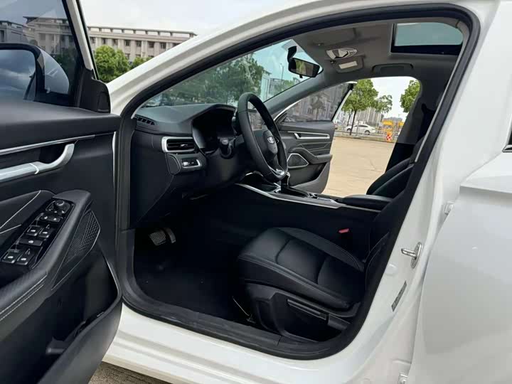 Фото 4 - Geely Emgrand