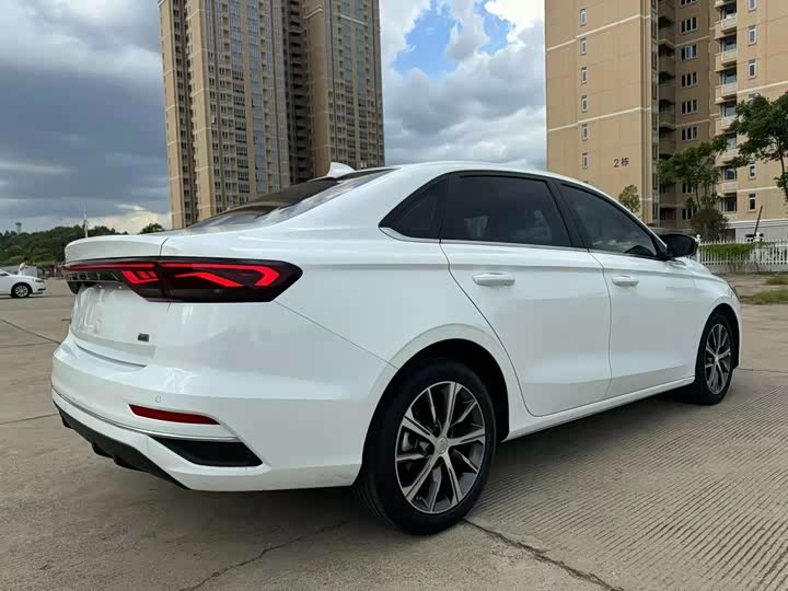 Фото 7 - Geely Emgrand