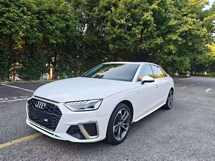 Фото 1 - Audi A4L