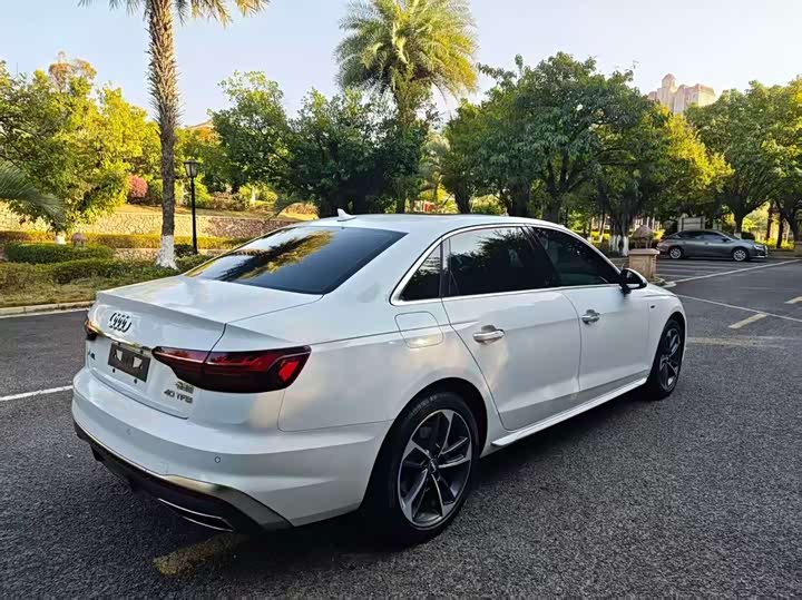 Фото 4 - Audi A4L